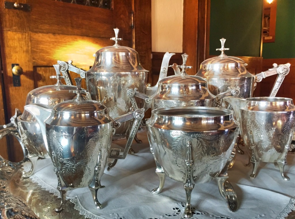 Original silver tea set of the Conrad family. 